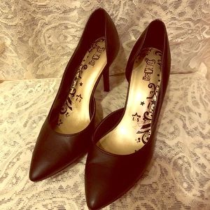 Black Pumps